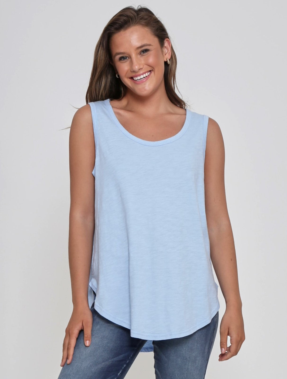 OUTLET ESSENTIAL BASICS