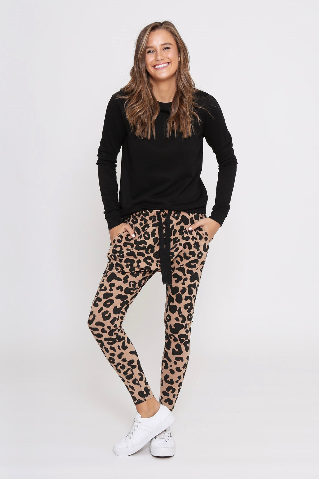  Saloogoe Womens Joggers with Pockets Comfy Trousers Aesthetic  Clothes Leopard Black XL : Clothing, Shoes & Jewelry